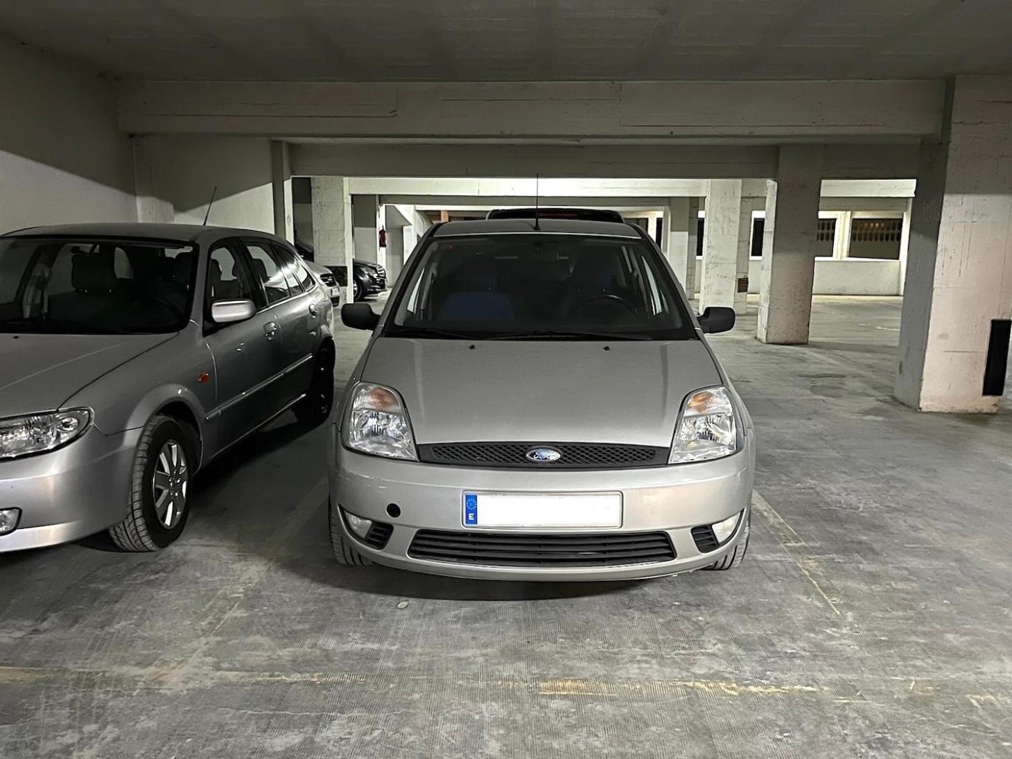 Piso Centrico De 5 Con Garaje En * Vigo
