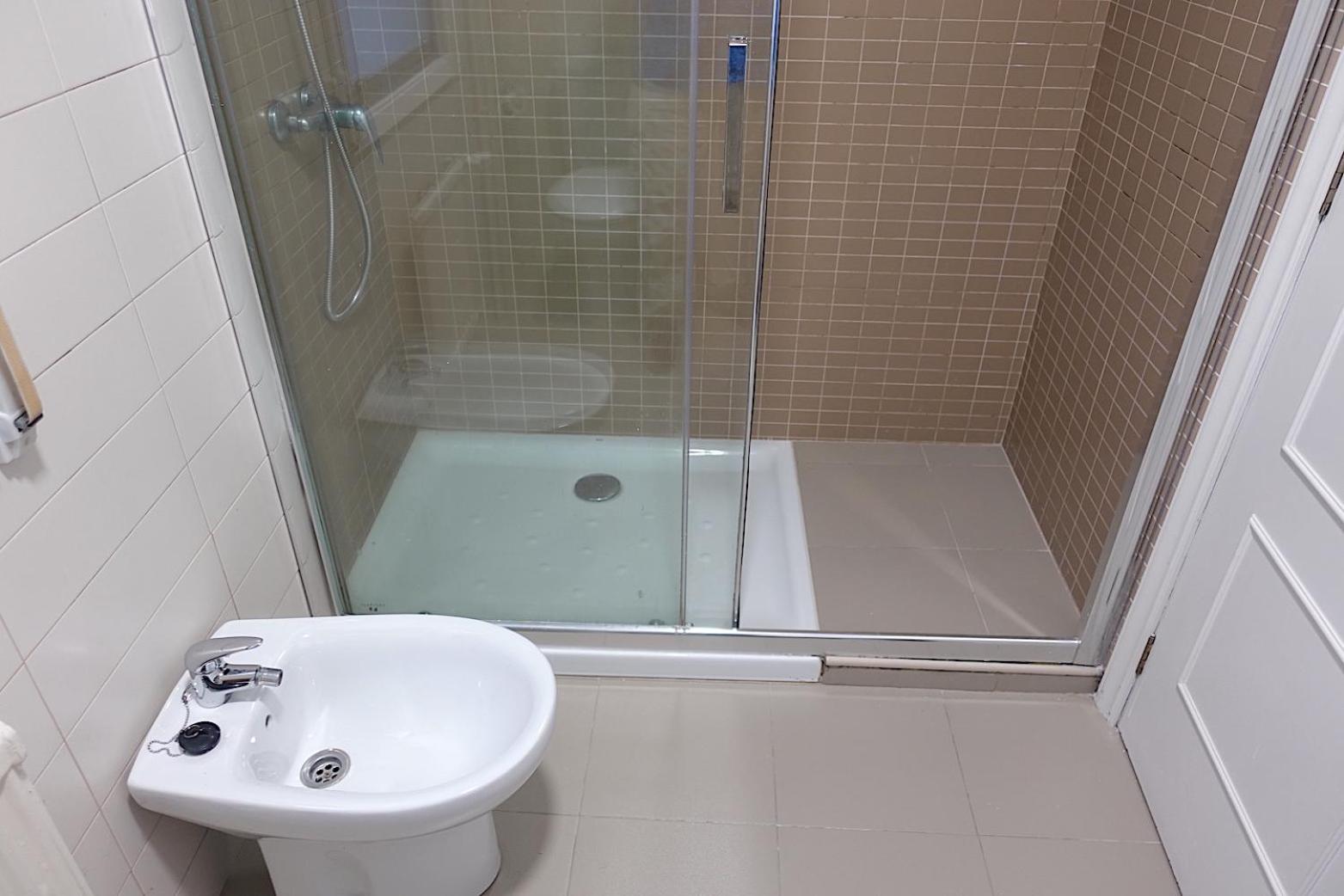 Apartamento Piso Centrico De 5 Con Garaje En