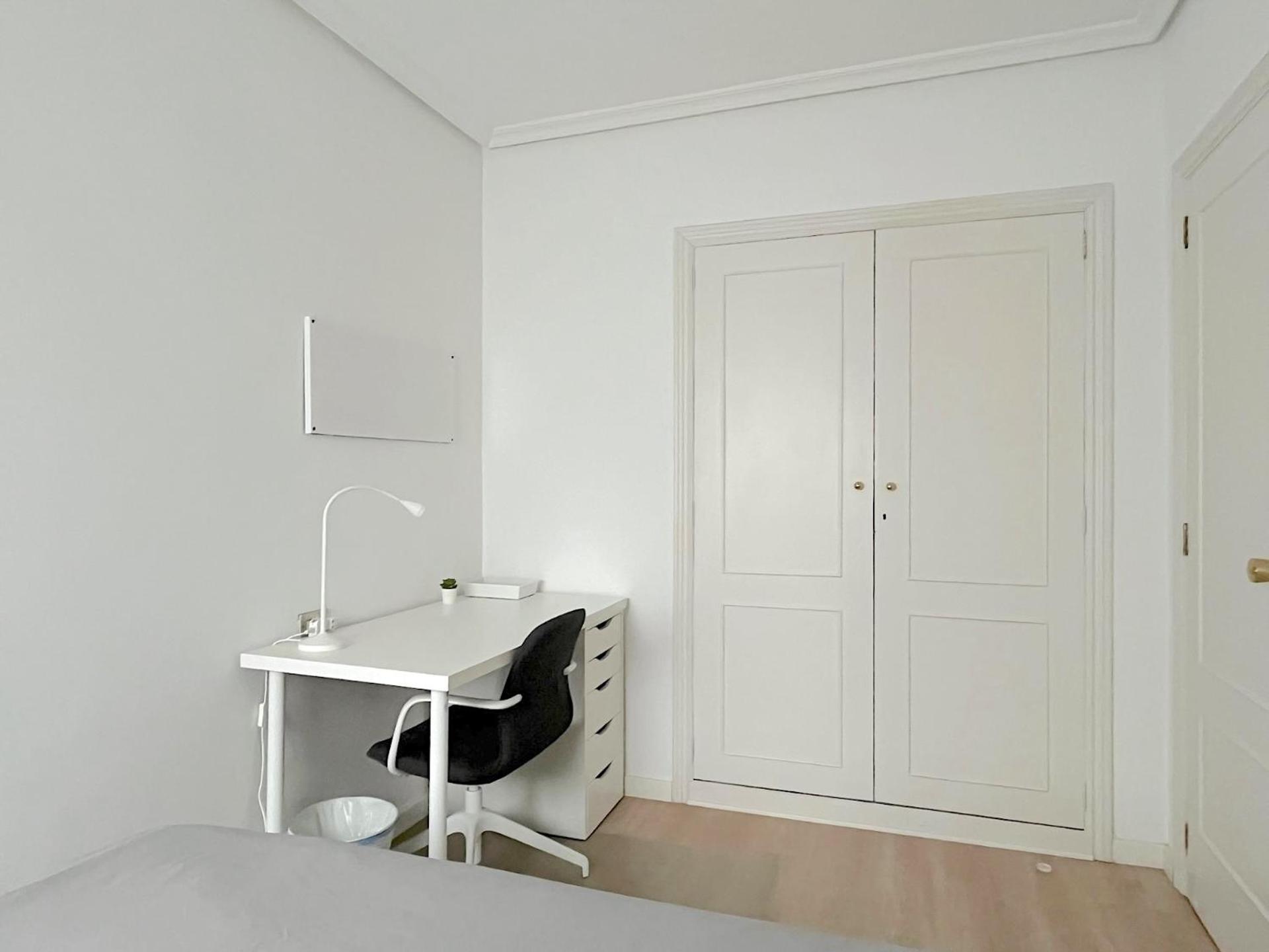 Piso Centrico De 5 Con Garaje En Apartamento