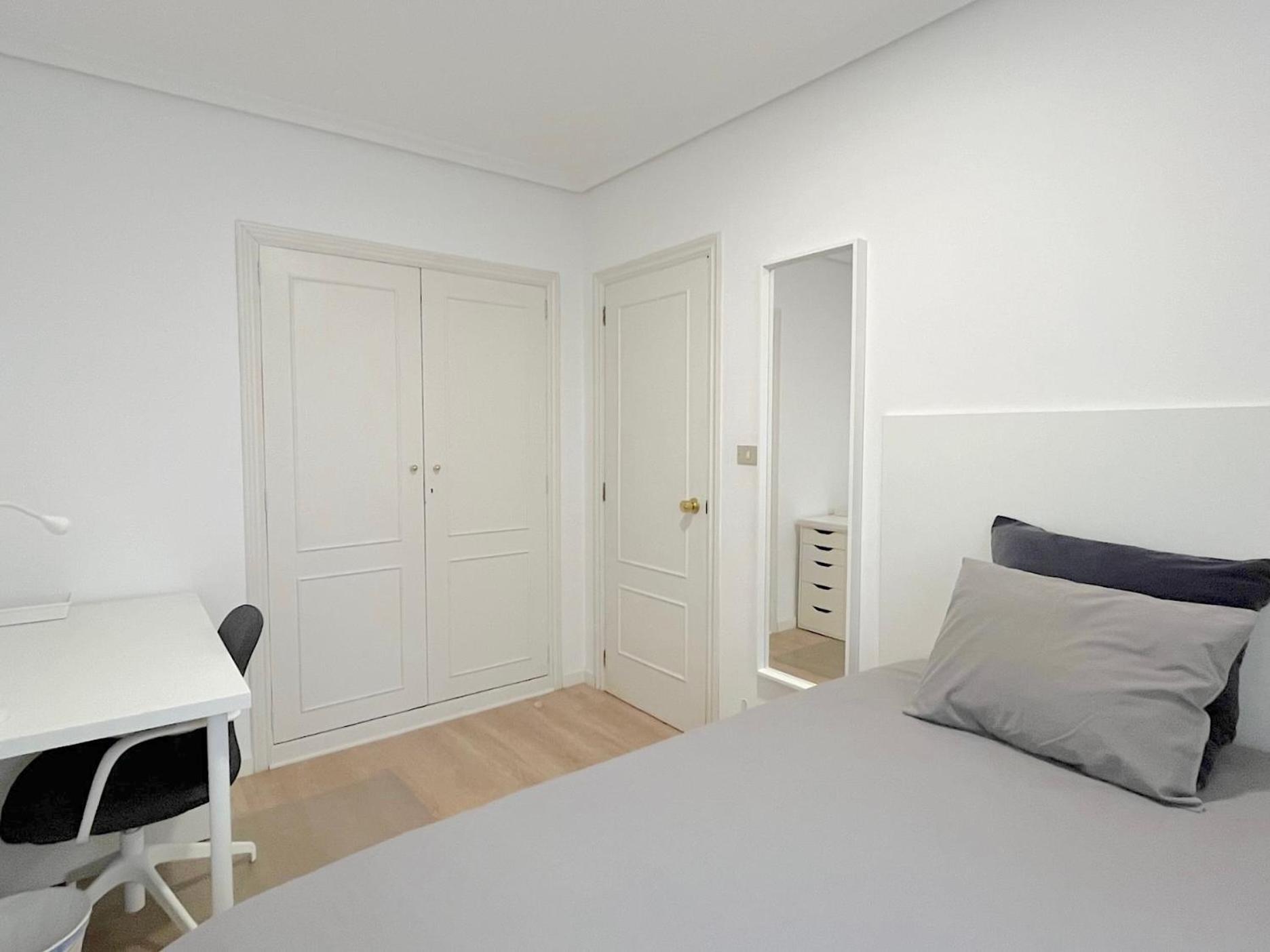 Apartamento Piso Centrico De 5 Con Garaje En Vigo
