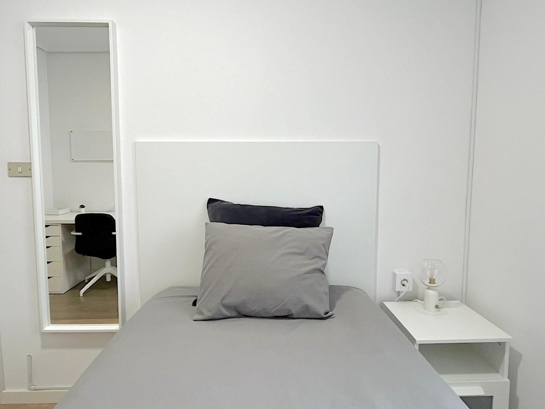 Apartamento Piso Centrico De 5 Con Garaje En Vigo