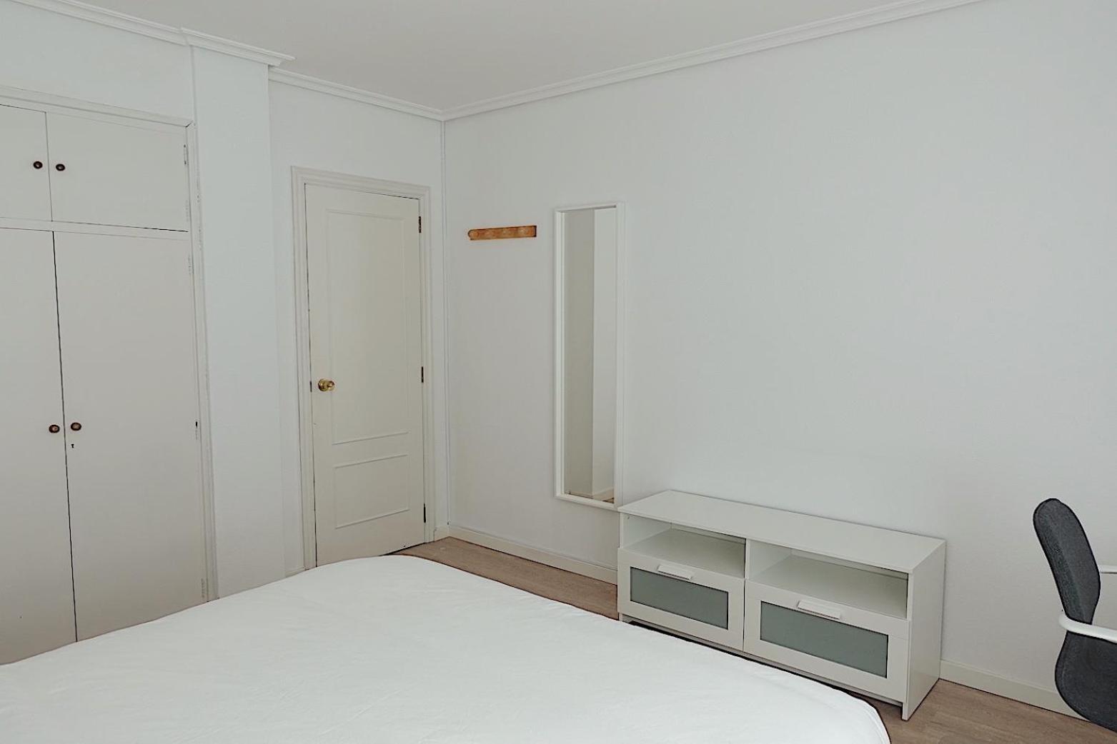 Apartamento Piso Centrico De 5 Con Garaje En